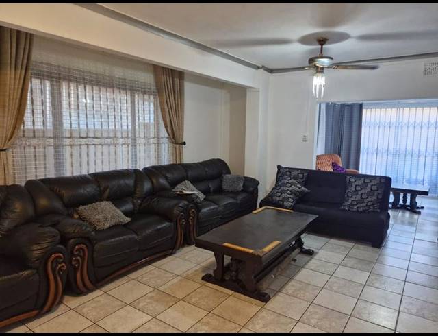 4 BEDROOM HOUSE FOR SALE IN MONTFORD